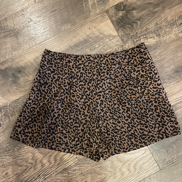 LOFT Soft Leopard Shorts - Picture 2 of 3